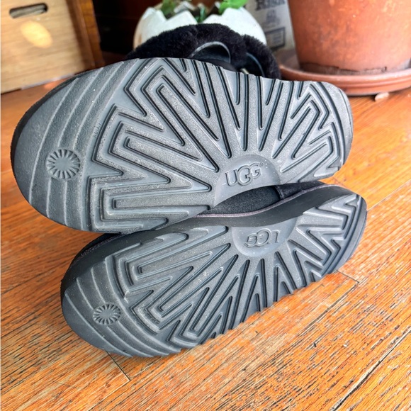 UGG Australia women’s Jaylyn Boots black SZ 7 EUC - Picture 4 of 5